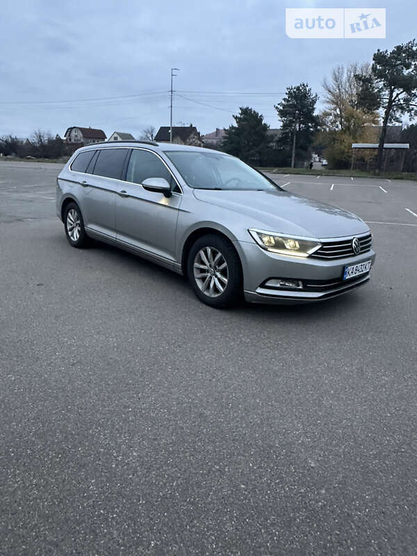 Универсал Volkswagen Passat 2017 в Киеве
