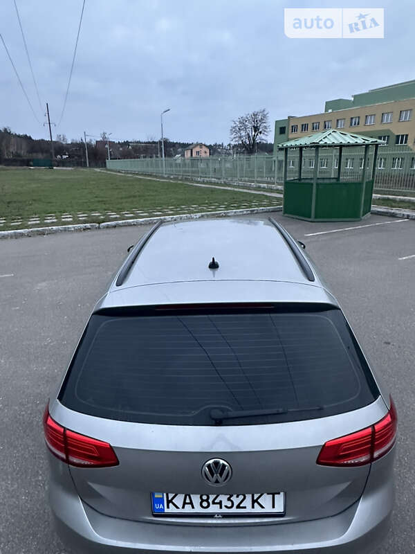 Универсал Volkswagen Passat 2017 в Киеве
