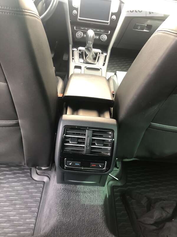 Седан Volkswagen Passat 2015 в Буче