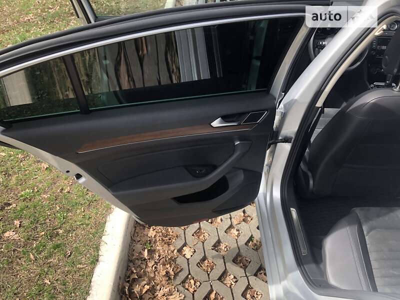 Седан Volkswagen Passat 2015 в Буче