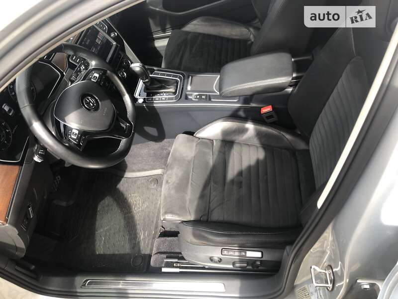 Седан Volkswagen Passat 2015 в Буче