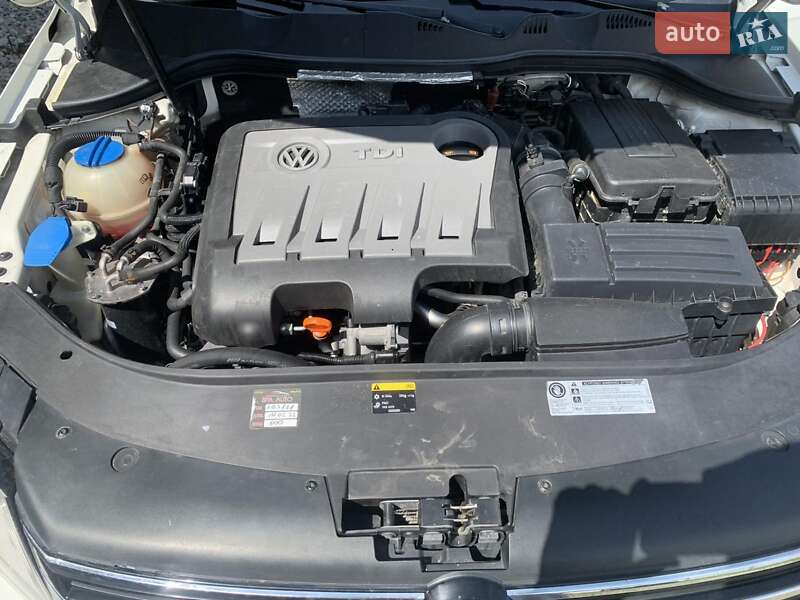 Седан Volkswagen Passat 2012 в Ивано-Франковске