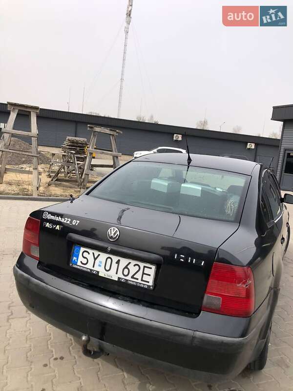 Седан Volkswagen Passat 1999 в Рокитному
