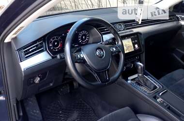 Седан Volkswagen Passat 2015 в Миргороде