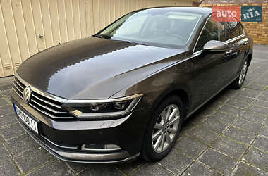Седан Volkswagen Passat 2015 в Львове