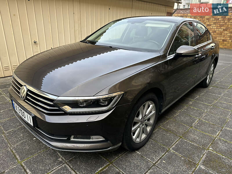 Седан Volkswagen Passat 2015 в Львове