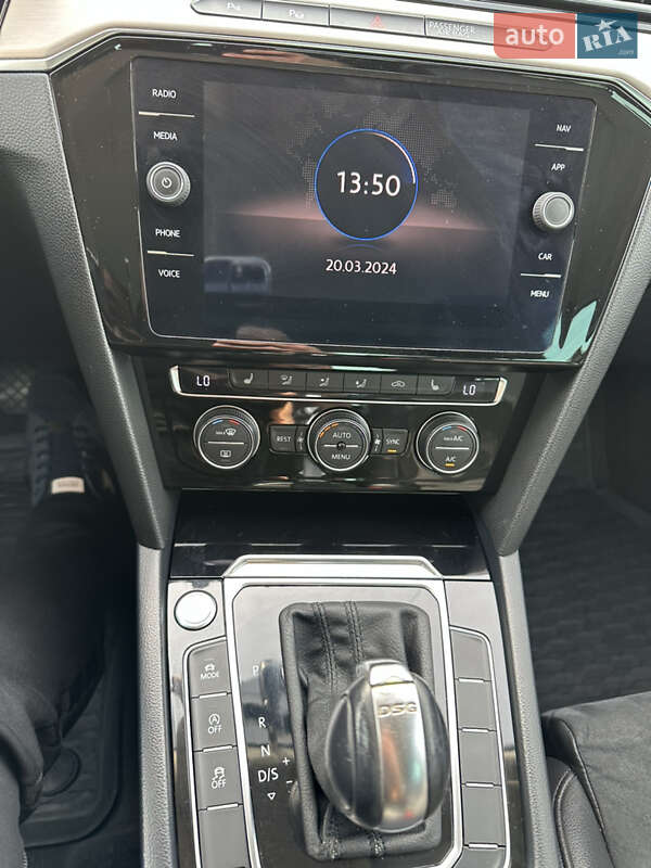 Седан Volkswagen Passat 2015 в Львове