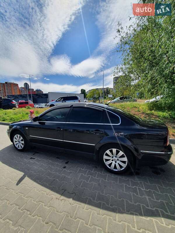 Седан Volkswagen Passat 2003 в Киеве