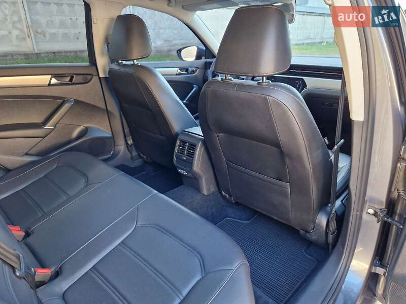 Седан Volkswagen Passat 2020 в Киеве