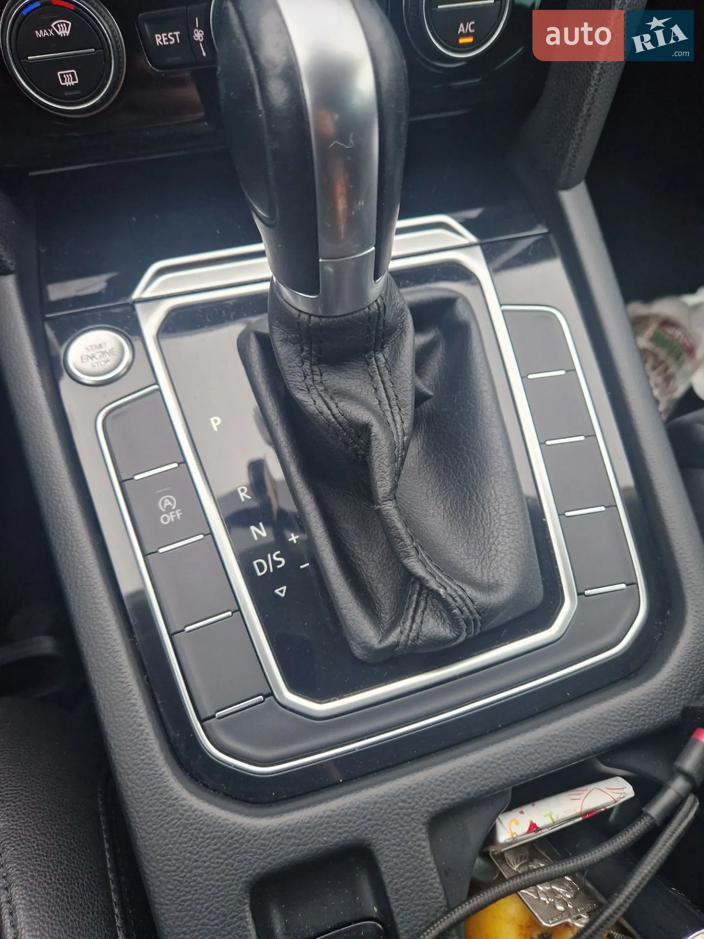 Volkswagen Passat 2018 VIN WVWZZZ3CZJE135572 фото оголошення 8 з 36