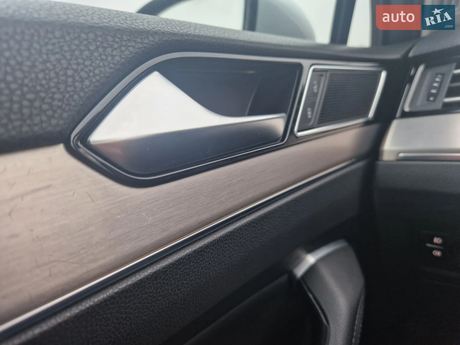 Volkswagen Passat 2018 VIN WVWZZZ3CZJE135572 фото оголошення 11 з 36