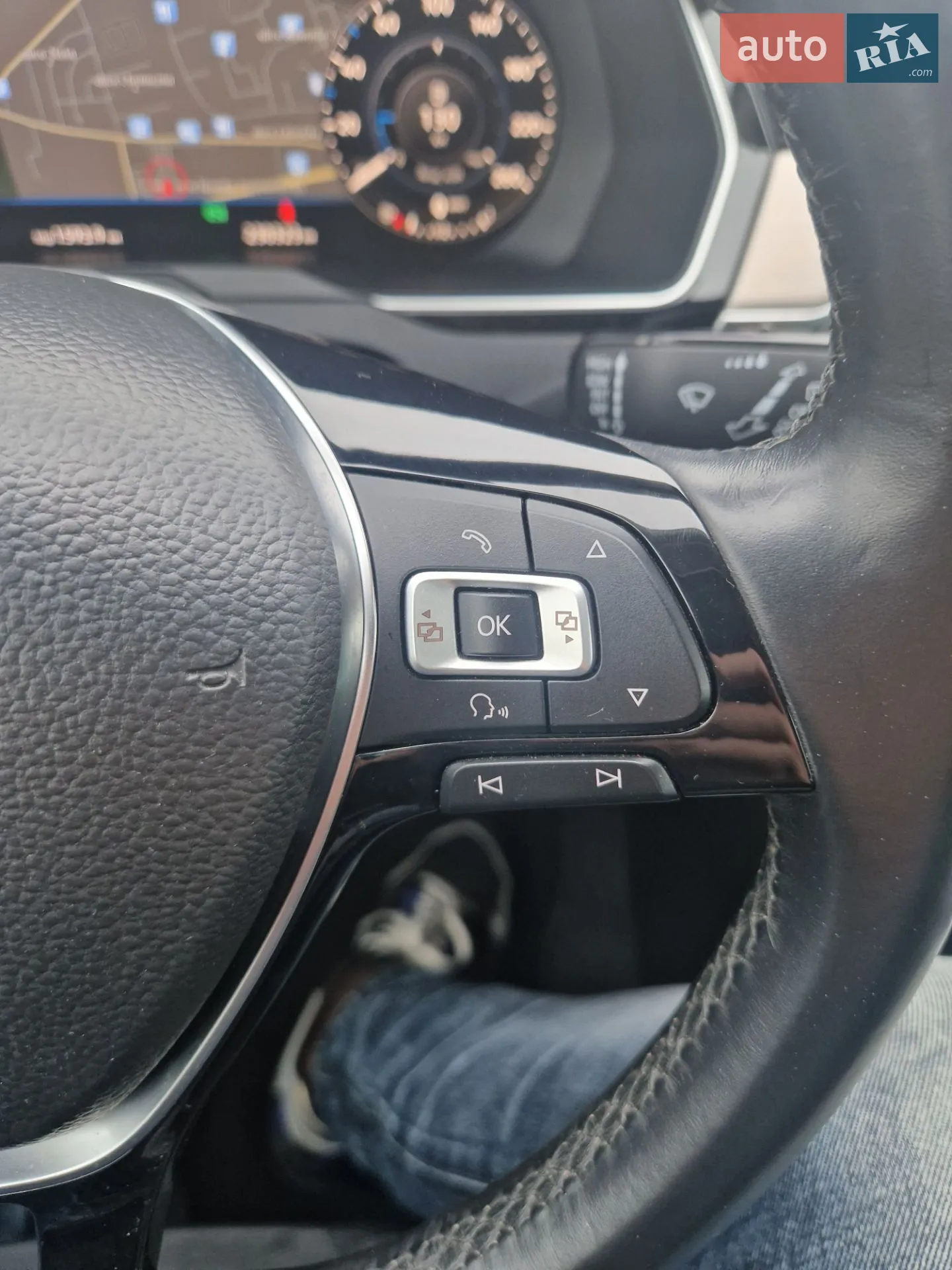 Volkswagen Passat 2018 VIN WVWZZZ3CZJE135572 фото оголошення 3 з 36