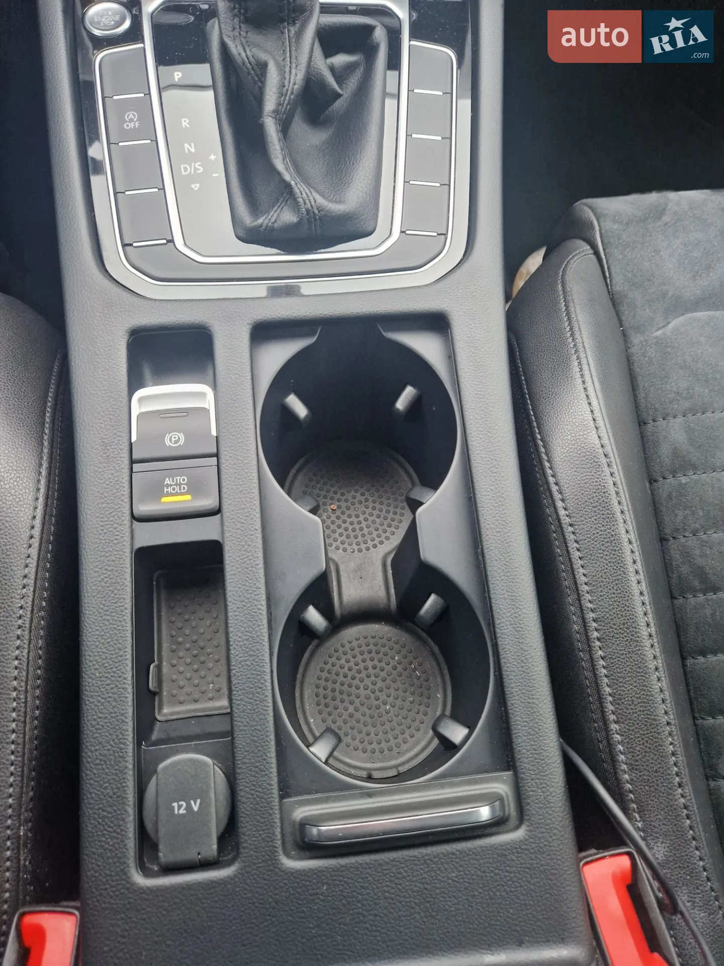 Volkswagen Passat 2018 VIN WVWZZZ3CZJE135572 фото оголошення 10 з 36
