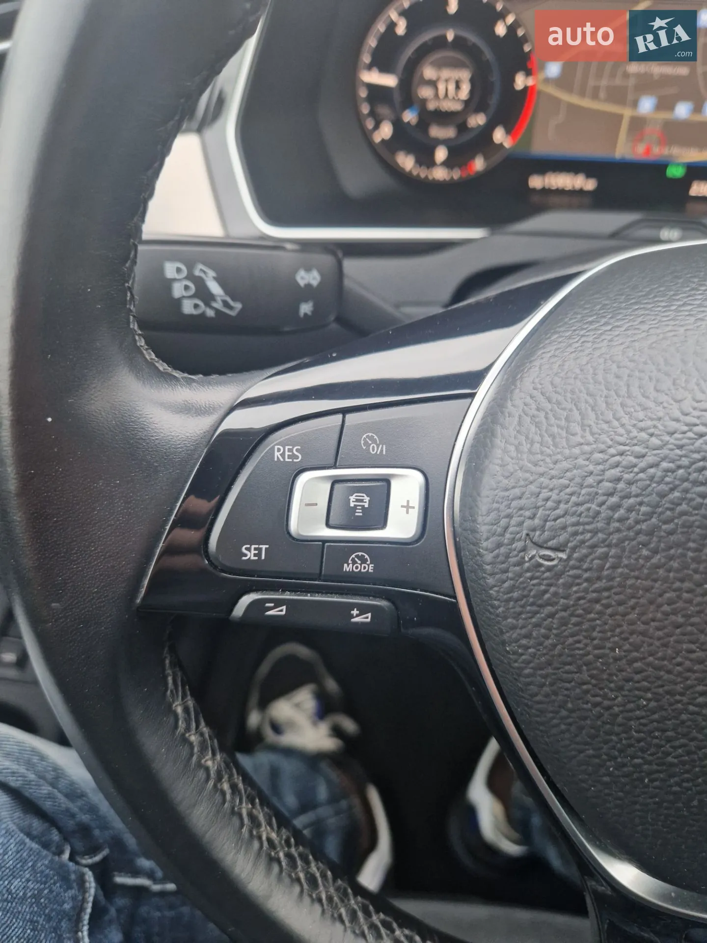 Volkswagen Passat 2018 VIN WVWZZZ3CZJE135572 фото оголошення 2 з 36