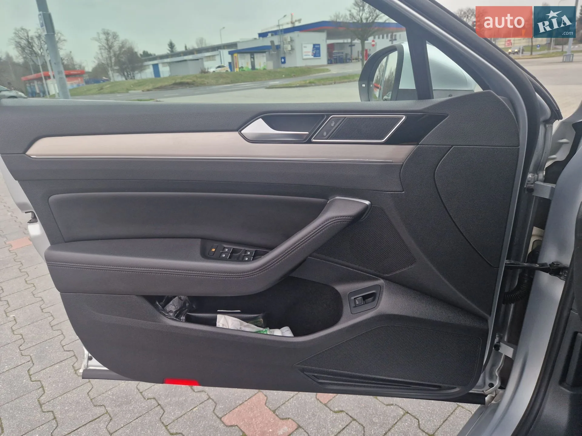 Volkswagen Passat 2018 VIN WVWZZZ3CZJE135572 фото оголошення 12 з 36