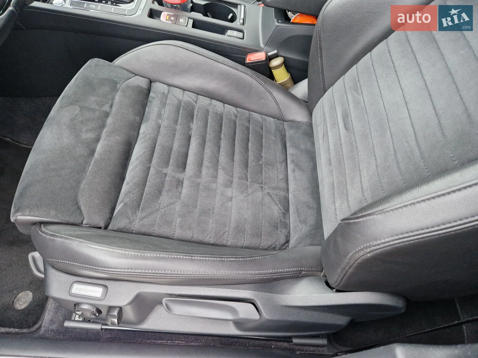 Volkswagen Passat 2018 VIN WVWZZZ3CZJE135572 фото оголошення 14 з 36