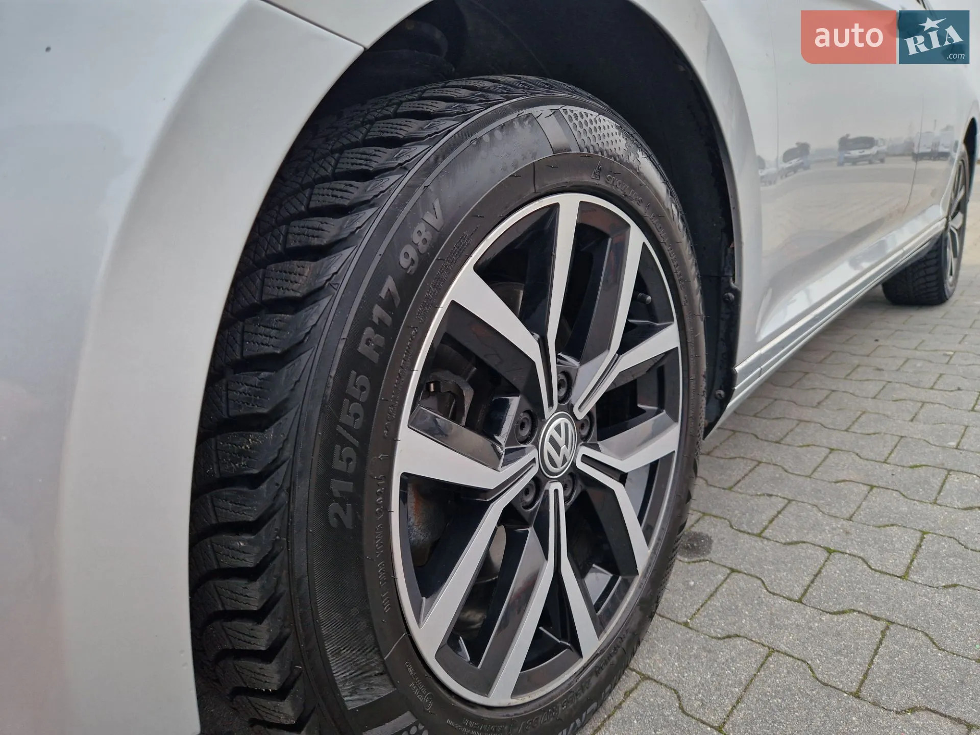 Volkswagen Passat 2018 VIN WVWZZZ3CZJE135572 фото оголошення 17 з 36