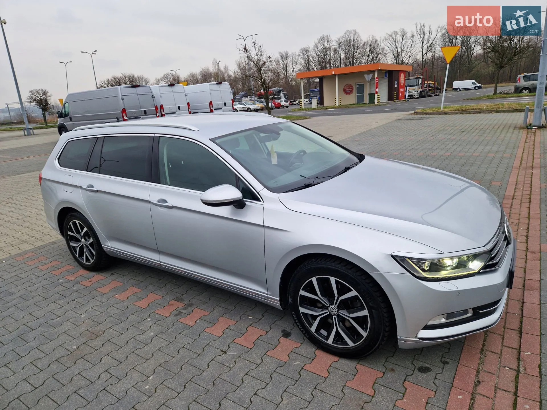 Volkswagen Passat 2018 VIN WVWZZZ3CZJE135572 фото оголошення 19 з 36
