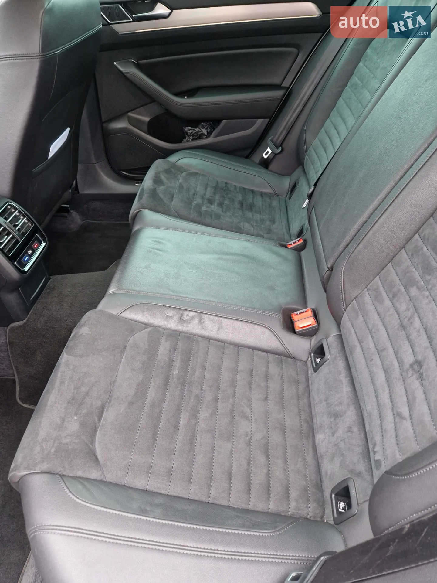 Volkswagen Passat 2018 VIN WVWZZZ3CZJE135572 фото оголошення 15 з 36