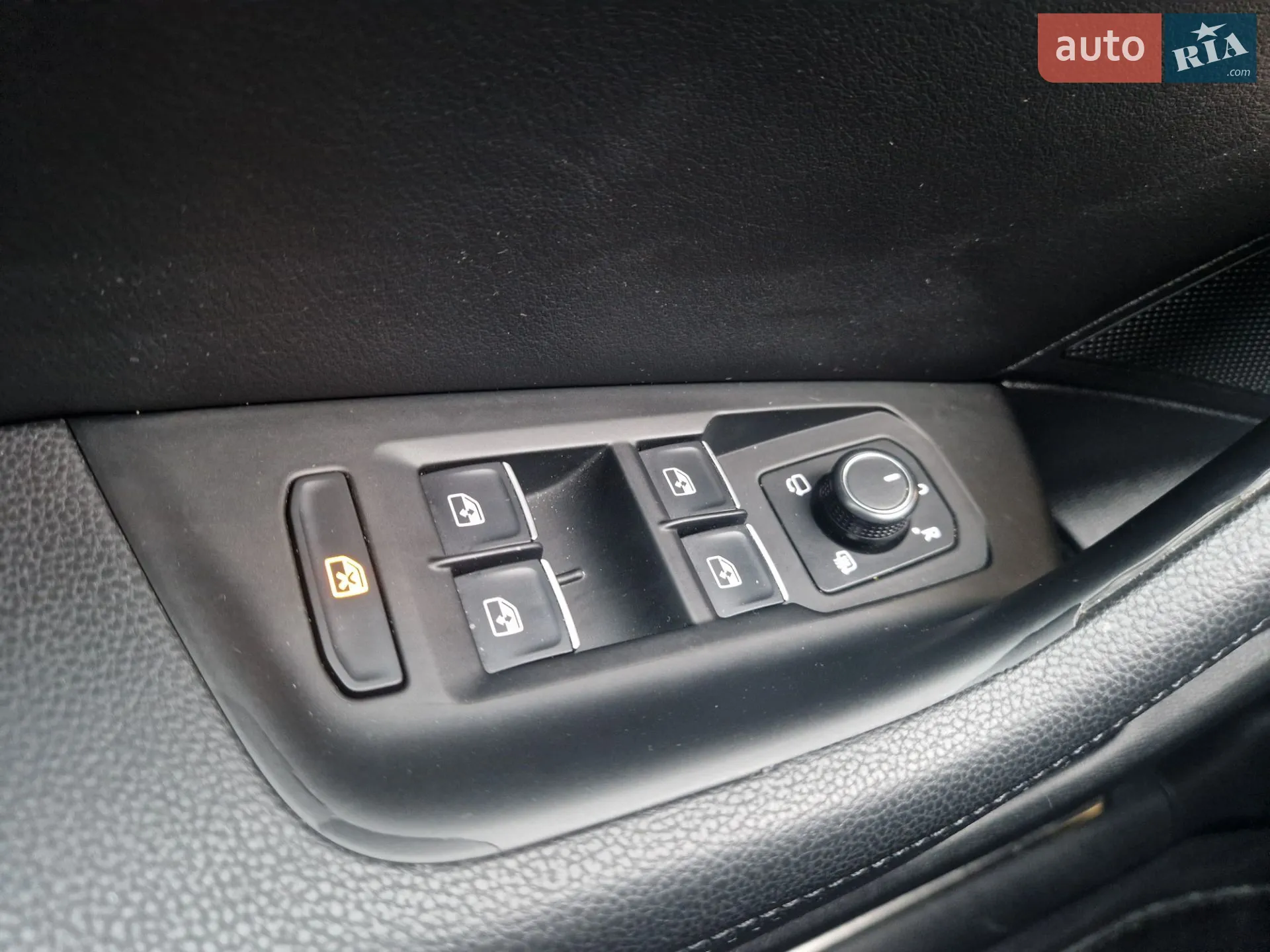 Volkswagen Passat 2018 VIN WVWZZZ3CZJE135572 фото оголошення 13 з 36
