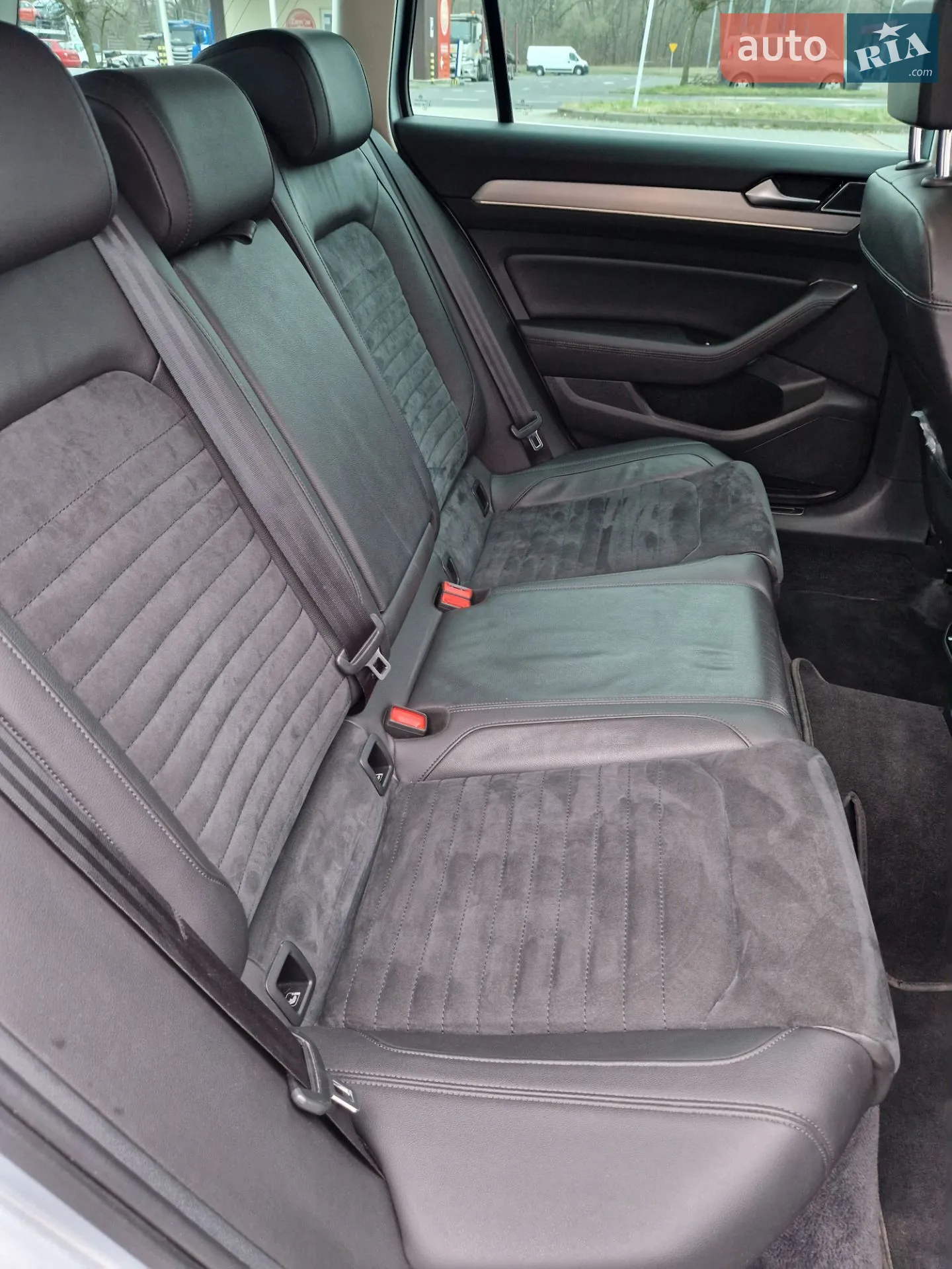 Volkswagen Passat 2018 VIN WVWZZZ3CZJE135572 фото оголошення 22 з 36