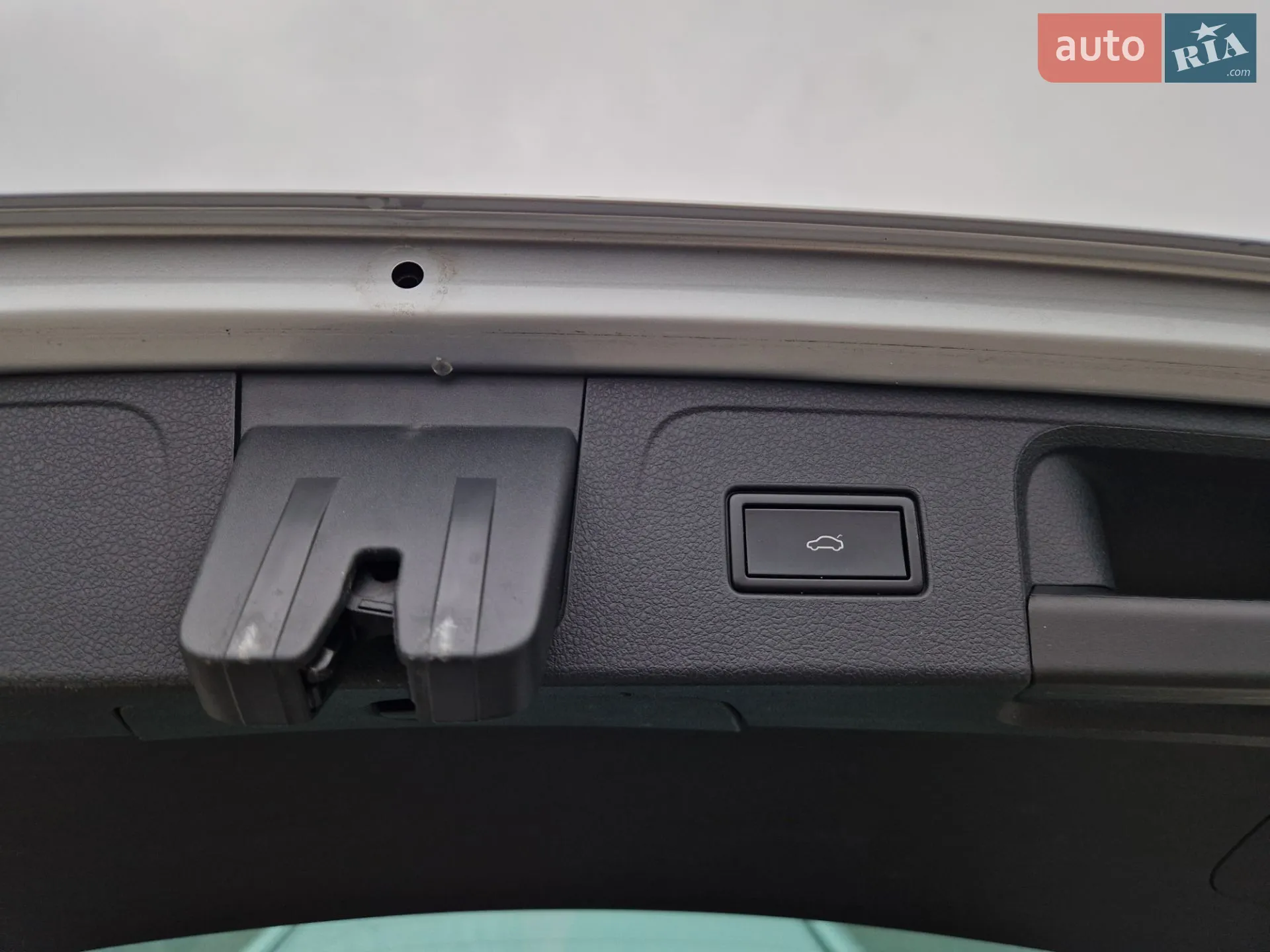 Volkswagen Passat 2018 VIN WVWZZZ3CZJE135572 фото оголошення 25 з 36