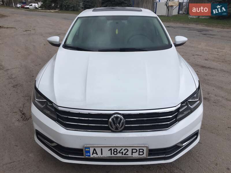 Седан Volkswagen Passat 2016 в Киеве