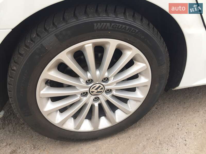 Седан Volkswagen Passat 2016 в Киеве