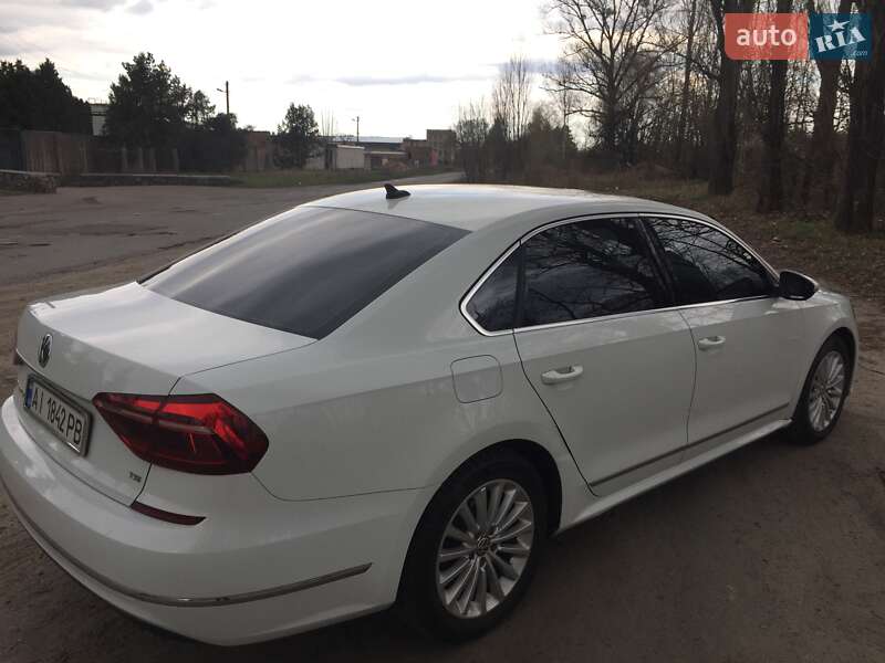 Седан Volkswagen Passat 2016 в Киеве