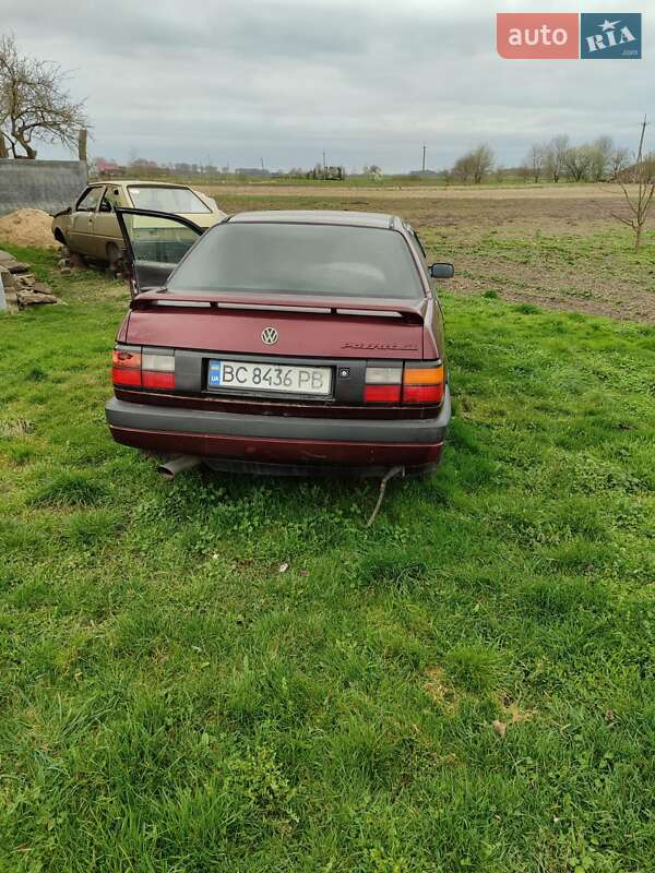 Седан Volkswagen Passat 1991 в Сокале