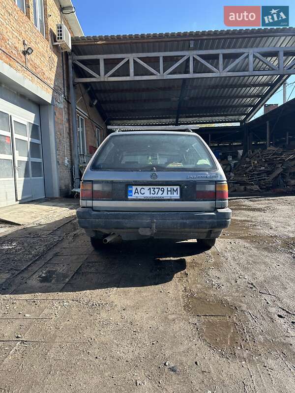 Універсал Volkswagen Passat 1990 в Нововолинську