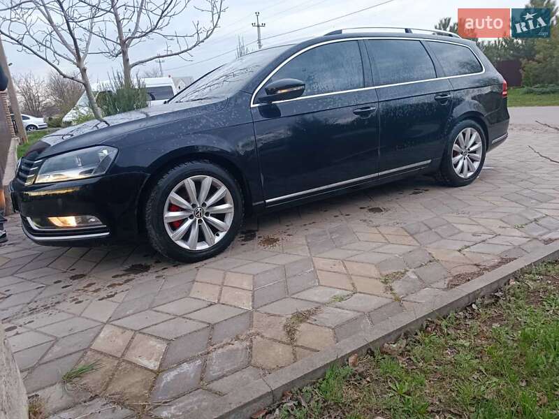 Универсал Volkswagen Passat 2012 в Новониколаевке