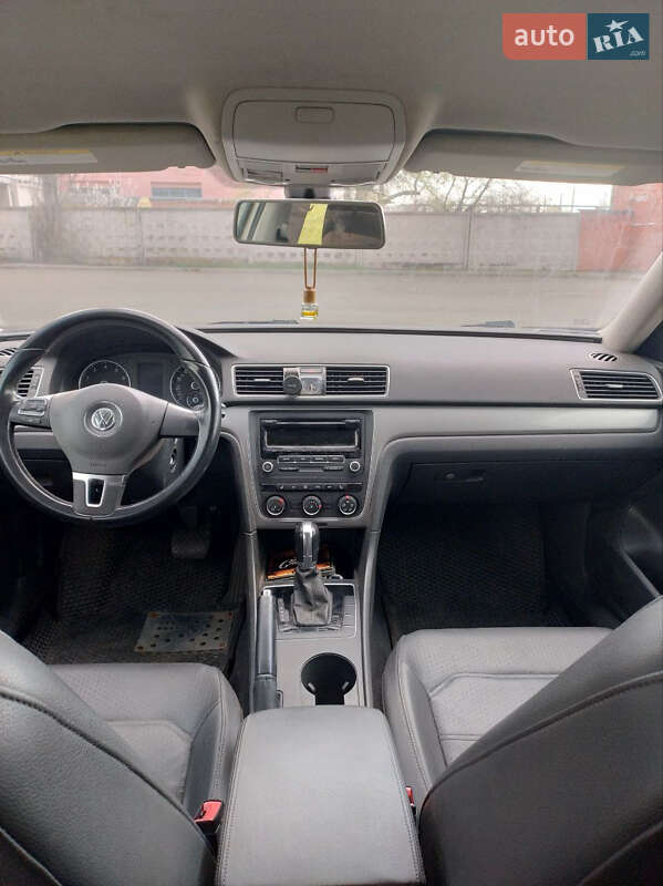 Седан Volkswagen Passat 2014 в Києві фото 8 Седан Volkswagen Passat 2014 в Києві