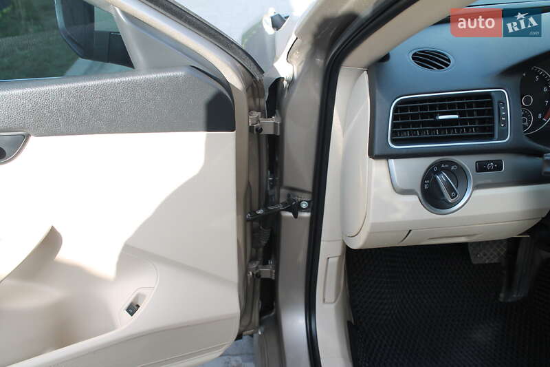 Седан Volkswagen Passat 2015 в Козове