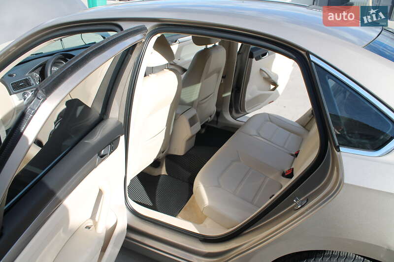 Седан Volkswagen Passat 2015 в Козове