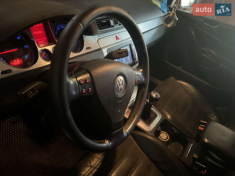 Седан Volkswagen Passat 2008 в Старом Самборе