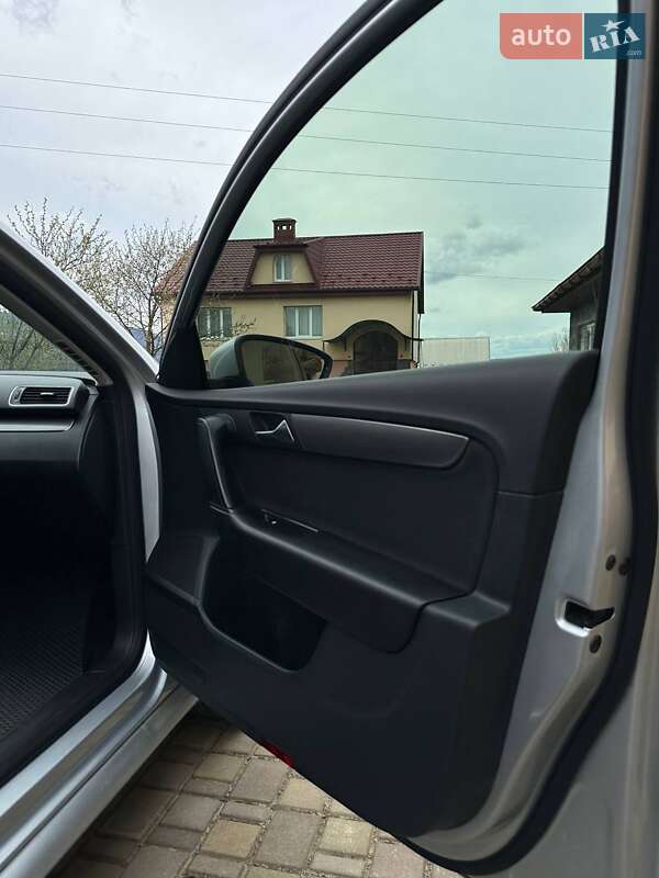 Универсал Volkswagen Passat 2012 в Долине