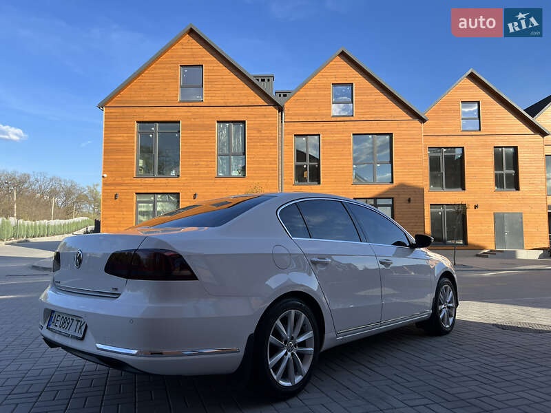 Седан Volkswagen Passat 2012 в Днепре