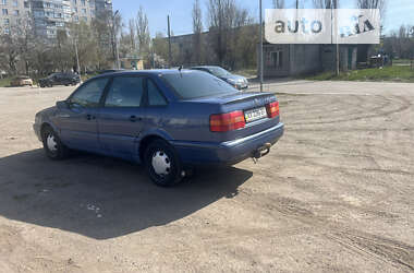 Седан Volkswagen Passat 1994 в Харькове