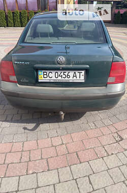 Седан Volkswagen Passat 1997 в Жовкве