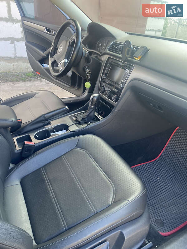 Седан Volkswagen Passat 2013 в Киеве