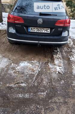 Універсал Volkswagen Passat 2014 в Ужгороді