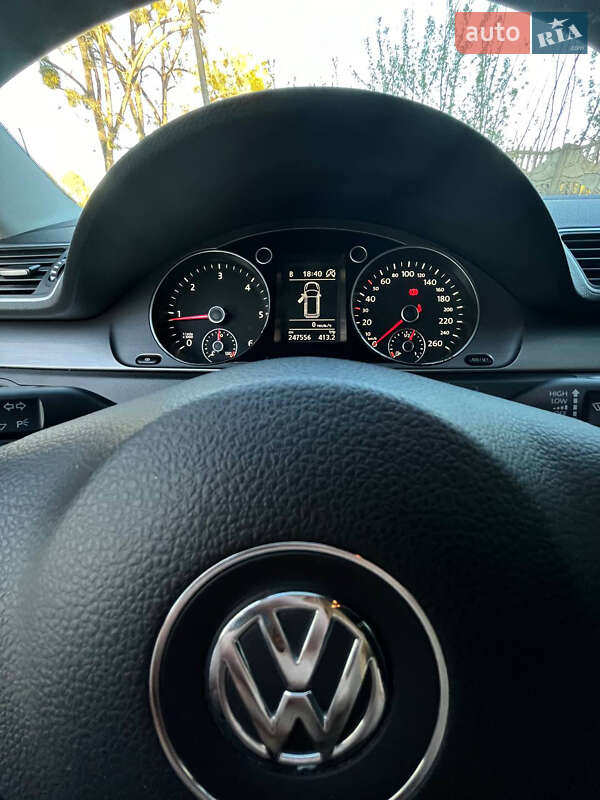 Универсал Volkswagen Passat 2011 в Звягеле