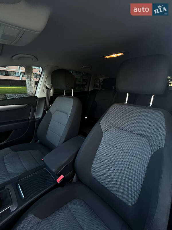 Универсал Volkswagen Passat 2011 в Звягеле