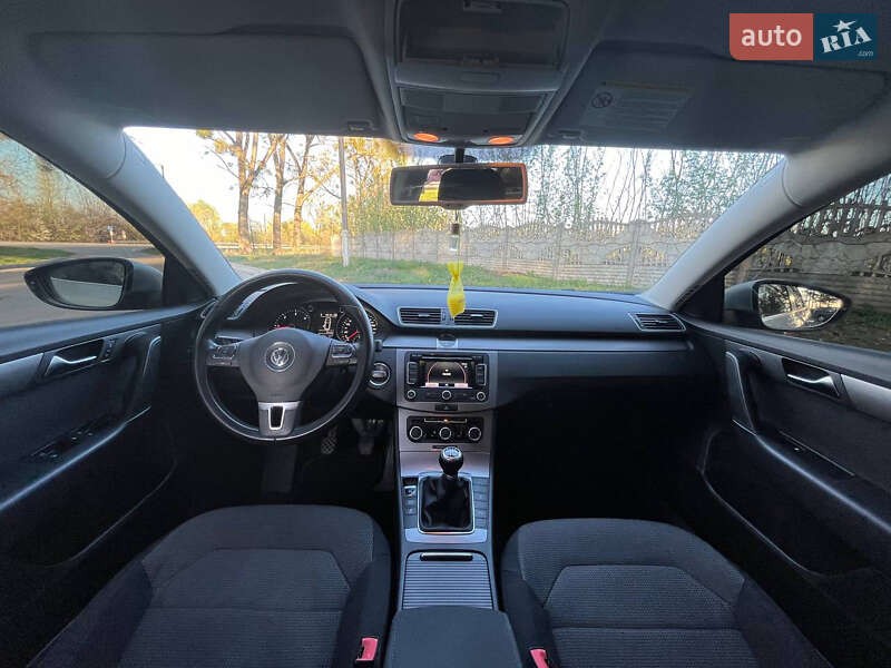 Универсал Volkswagen Passat 2011 в Звягеле