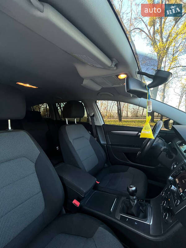Универсал Volkswagen Passat 2011 в Звягеле
