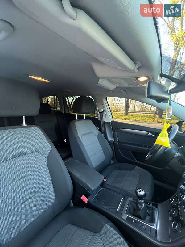 Универсал Volkswagen Passat 2011 в Звягеле