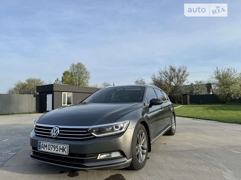 Універсал Volkswagen Passat 2015 в Житомирі