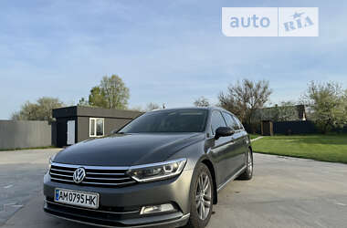 Універсал Volkswagen Passat 2015 в Житомирі