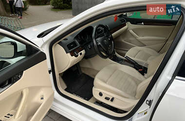 Седан Volkswagen Passat 2011 в Львове